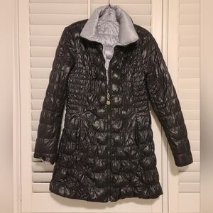 Women's winter coat. Size S. Laundry brand. Reversible black and silver gray